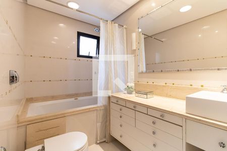 Apartamento para alugar com 210m², 4 quartos e 3 vagas Apartamento para alugar com 210m², 4 quartos e 3 vagasBanheiro da Suíte 1