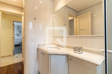 Apartamento para alugar com 210m², 4 quartos e 3 vagas Apartamento para alugar com 210m², 4 quartos e 3 vagasBanheiro da Suíte 2