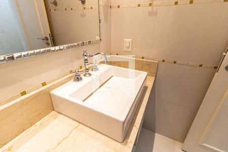 Apartamento para alugar com 210m², 4 quartos e 3 vagas Apartamento para alugar com 210m², 4 quartos e 3 vagasBanheiro da Suíte 1