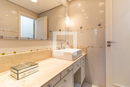 Apartamento para alugar com 210m², 4 quartos e 3 vagas Apartamento para alugar com 210m², 4 quartos e 3 vagasBanheiro da Suíte 1