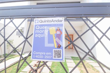 Casa à venda com 168m², 3 quartos e 2 vagas Casa à venda com 168m², 3 quartos e 2 vagasFachada