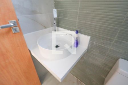 Casa à venda com 168m², 3 quartos e 2 vagas Casa à venda com 168m², 3 quartos e 2 vagasBanheiro