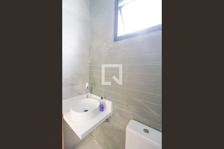 Casa à venda com 168m², 3 quartos e 2 vagas Casa à venda com 168m², 3 quartos e 2 vagasBanheiro