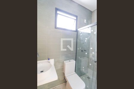 Casa à venda com 168m², 3 quartos e 2 vagas Casa à venda com 168m², 3 quartos e 2 vagasBanheiro