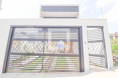 Casa à venda com 168m², 3 quartos e 2 vagas Casa à venda com 168m², 3 quartos e 2 vagasFachada