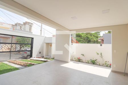 Casa à venda com 168m², 3 quartos e 2 vagas Casa à venda com 168m², 3 quartos e 2 vagasGaragem