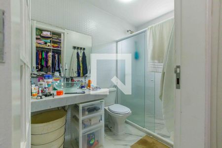 Casa de condomínio à venda com 1250m², 4 quartos e 6 vagas Casa de condomínio à venda com 1250m², 4 quartos e 6 vagasBanheiro da Suíte 2