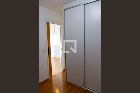 Quarto  de apartamento à venda com 1 quarto, 30m² em Vila Yolanda, Osasco