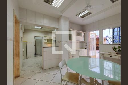 Casa à venda com 399m², 3 quartos e 2 vagas Casa à venda com 399m², 3 quartos e 2 vagasCozinha