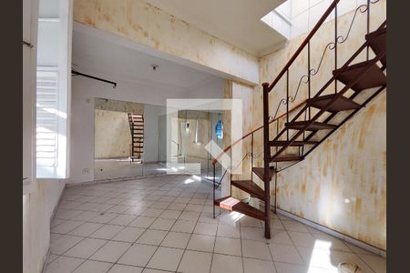 Casa à venda com 399m², 3 quartos e 2 vagas Casa à venda com 399m², 3 quartos e 2 vagasEscada 2