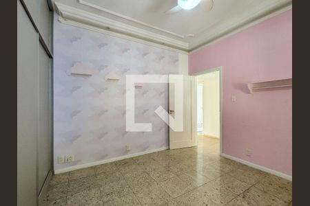 Casa à venda com 399m², 3 quartos e 2 vagas Casa à venda com 399m², 3 quartos e 2 vagasQuarto 2