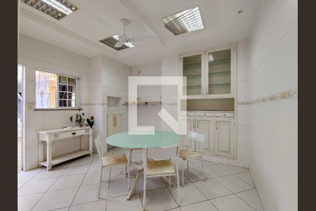 Casa à venda com 399m², 3 quartos e 2 vagas Casa à venda com 399m², 3 quartos e 2 vagasCozinha