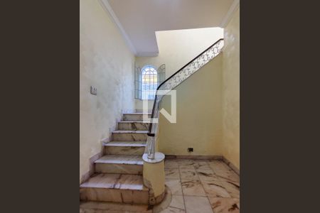 Casa à venda com 399m², 3 quartos e 2 vagas Casa à venda com 399m², 3 quartos e 2 vagasEscada