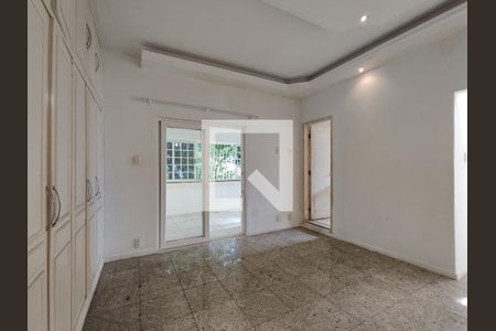Casa à venda com 399m², 3 quartos e 2 vagas Casa à venda com 399m², 3 quartos e 2 vagasSuíte