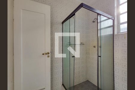 Casa à venda com 399m², 3 quartos e 2 vagas Casa à venda com 399m², 3 quartos e 2 vagasBanheiro Corredor