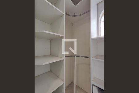 Casa à venda com 399m², 3 quartos e 2 vagas Casa à venda com 399m², 3 quartos e 2 vagasCloset da suíte