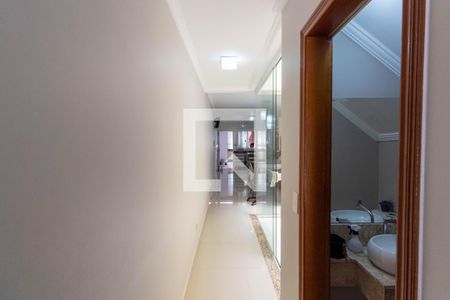 Casa à venda com 130m², 3 quartos e 2 vagas Casa à venda com 130m², 3 quartos e 2 vagasCorredor do Banheiro