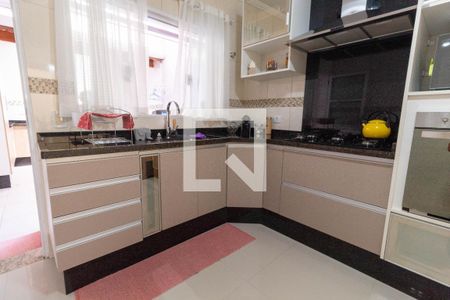 Casa à venda com 130m², 3 quartos e 2 vagas Casa à venda com 130m², 3 quartos e 2 vagasCozinha - Armários