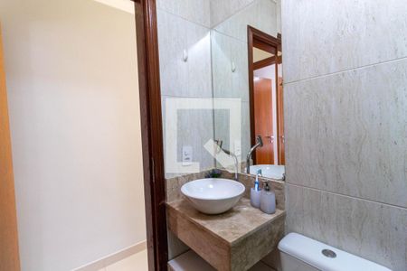 Casa à venda com 130m², 3 quartos e 2 vagas Casa à venda com 130m², 3 quartos e 2 vagasBanheiro