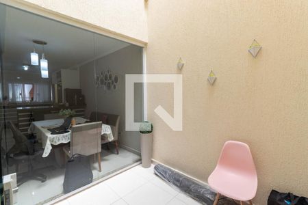 Casa à venda com 130m², 3 quartos e 2 vagas Casa à venda com 130m², 3 quartos e 2 vagasJardim de Inverno