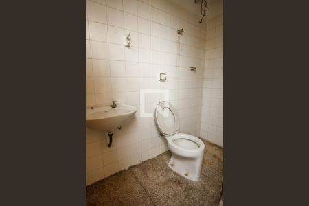 Apartamento para alugar com 80m², 3 quartos e sem vaga Apartamento para alugar com 80m², 3 quartos e sem vagaBanheiro da Area de Serviço