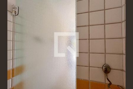 Casa à venda com 760m², 4 quartos e 5 vagasBanheiro externo - Piscina