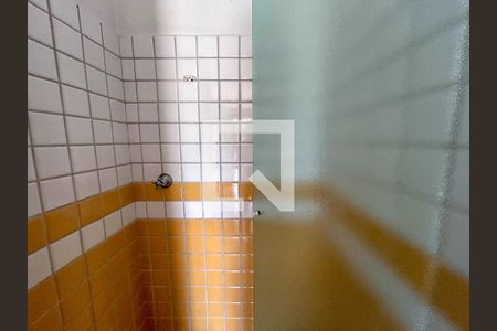 Casa à venda com 760m², 4 quartos e 5 vagasBanheiro externo - Piscina