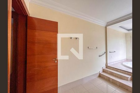 Casa à venda com 760m², 4 quartos e 5 vagasBanheiro da Suíte 1