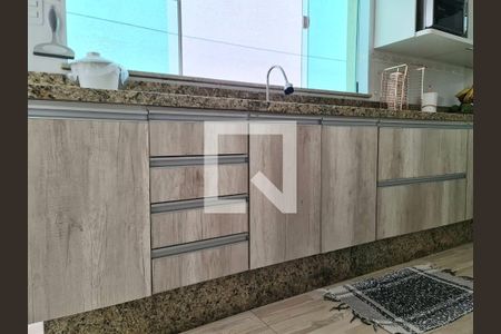Casa para alugar com 82m², 2 quartos e 2 vagasCozinha