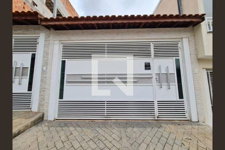 Casa para alugar com 82m², 2 quartos e 2 vagasFachada