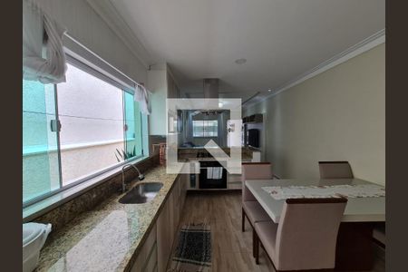 Casa para alugar com 82m², 2 quartos e 2 vagasCozinha