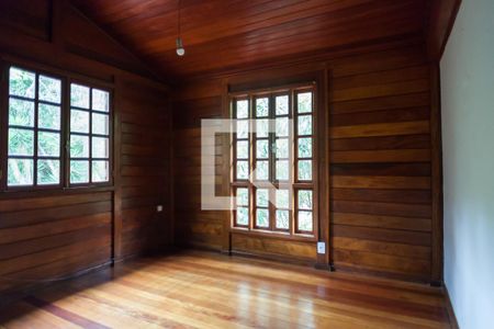Casa de condomínio à venda com 2000m², 3 quartos e 5 vagassuite