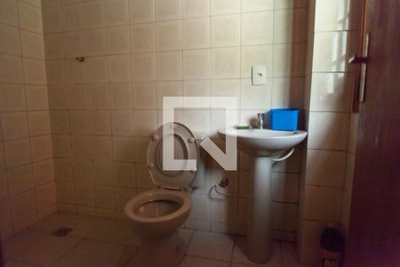 Casa de condomínio à venda com 2000m², 3 quartos e 5 vagasBanheiro de serviço