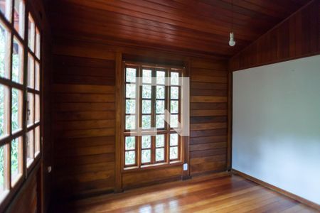 Casa de condomínio à venda com 2000m², 3 quartos e 5 vagassuite