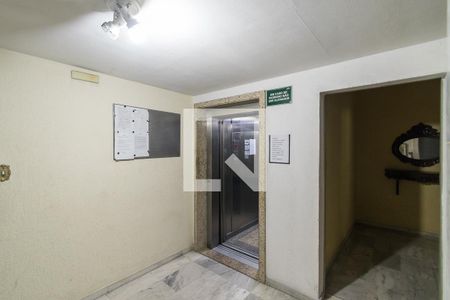 Apartamento à venda com 77m², 2 quartos e 2 vagasÁrea comum - Hall do elevador