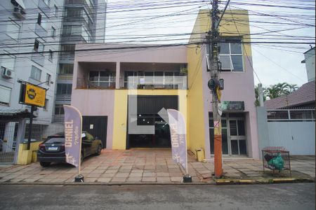 Casa à venda com 213m², 3 quartos e 1 vaga Casa à venda com 213m², 3 quartos e 1 vagaFachada