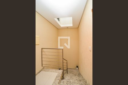 Casa de condomínio à venda com 191m², 3 quartos e 2 vagasEscada