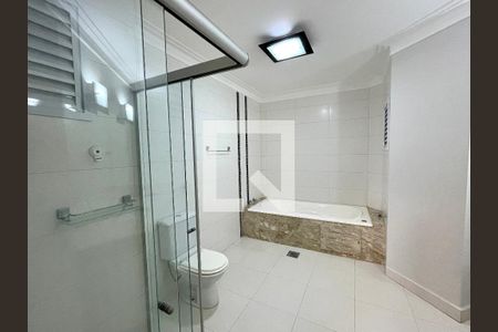 Apartamento para alugar com 274m², 4 quartos e 3 vagas Apartamento para alugar com 274m², 4 quartos e 3 vagasBanheiro da Suíte Master