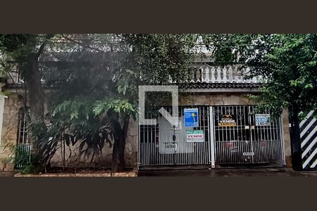 Casa à venda com 275m², 3 quartos e 2 vagas Casa à venda com 275m², 3 quartos e 2 vagasFachada