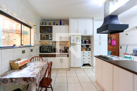 Casa à venda com 230m², 4 quartos e 4 vagas Casa à venda com 230m², 4 quartos e 4 vagasCozinha