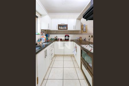 Casa à venda com 230m², 4 quartos e 4 vagas Casa à venda com 230m², 4 quartos e 4 vagasCozinha