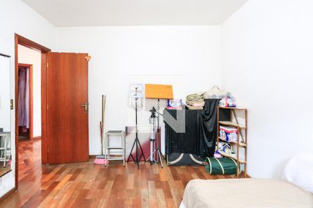 Casa à venda com 230m², 4 quartos e 4 vagas Casa à venda com 230m², 4 quartos e 4 vagasQuarto 3