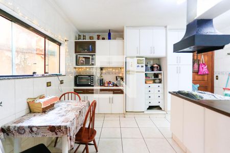 Casa à venda com 230m², 4 quartos e 4 vagas Casa à venda com 230m², 4 quartos e 4 vagasCozinha