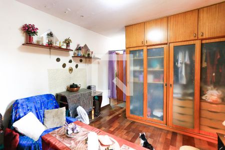 Casa à venda com 230m², 4 quartos e 4 vagas Casa à venda com 230m², 4 quartos e 4 vagasQuarto 4