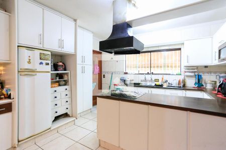 Casa à venda com 230m², 4 quartos e 4 vagas Casa à venda com 230m², 4 quartos e 4 vagasCozinha