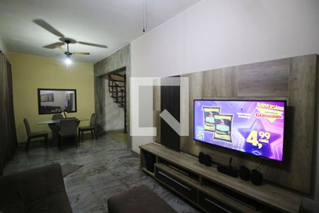 Casa para alugar com 250m², 3 quartos e 1 vagaSala