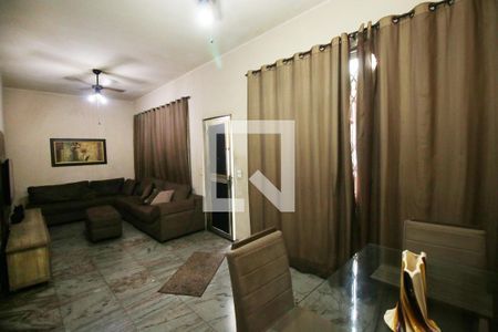 Casa para alugar com 250m², 3 quartos e 1 vagaSala