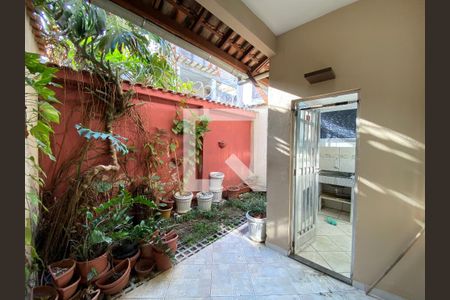 Casa à venda com 81m², 3 quartos e 1 vagaQuintal