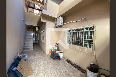 Casa à venda com 81m², 3 quartos e 1 vagaEntrada