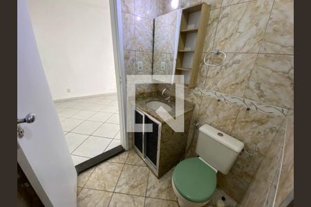Casa à venda com 81m², 3 quartos e 1 vagaBanheiro 